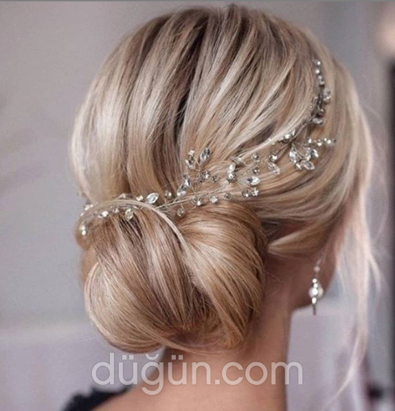 Aksesuarlı Sade Gelin Saçı Modeli