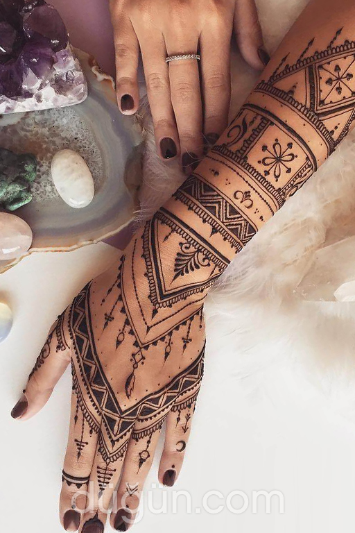 Geometrik Desenli Gelin Kınası Modeli