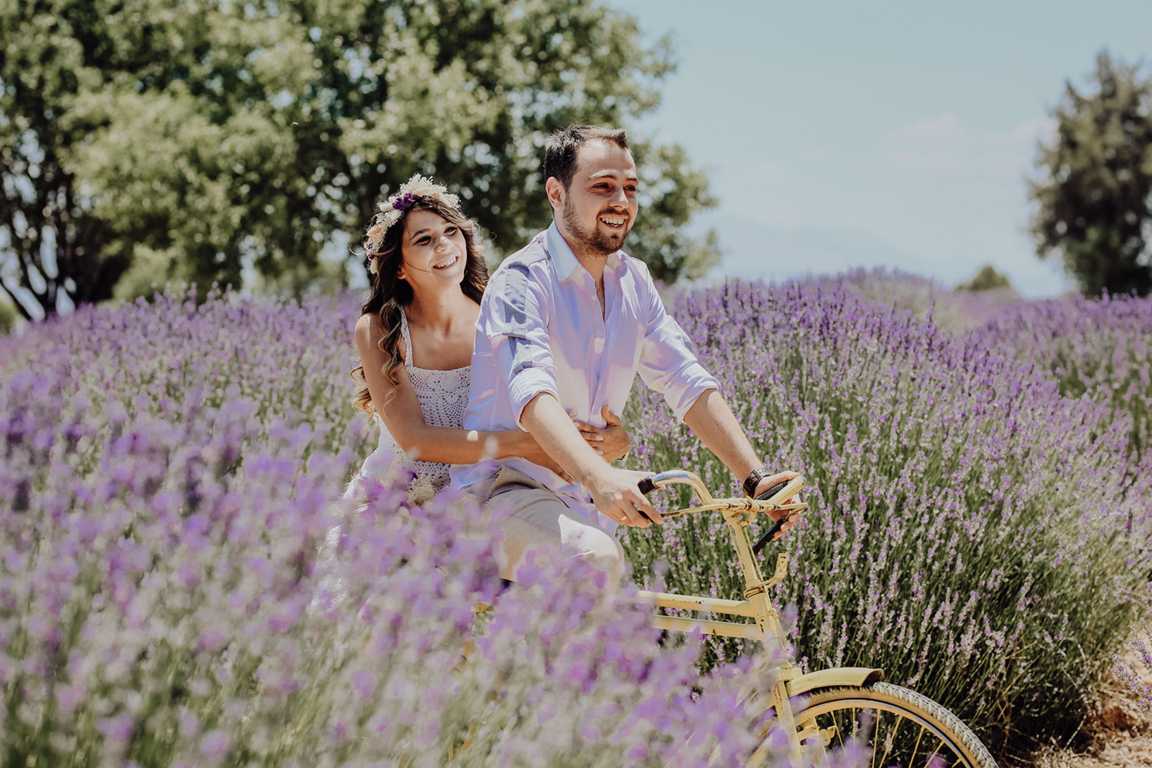 Bisikletli Düğün Pozu