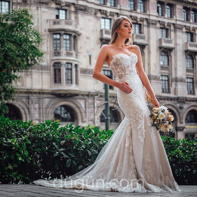 Straplez Yakalı Balık Gelinlik Modeli