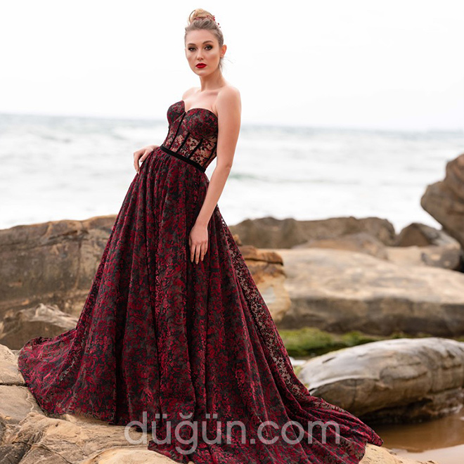 Straplez Yakalı Nişan Elbisesi