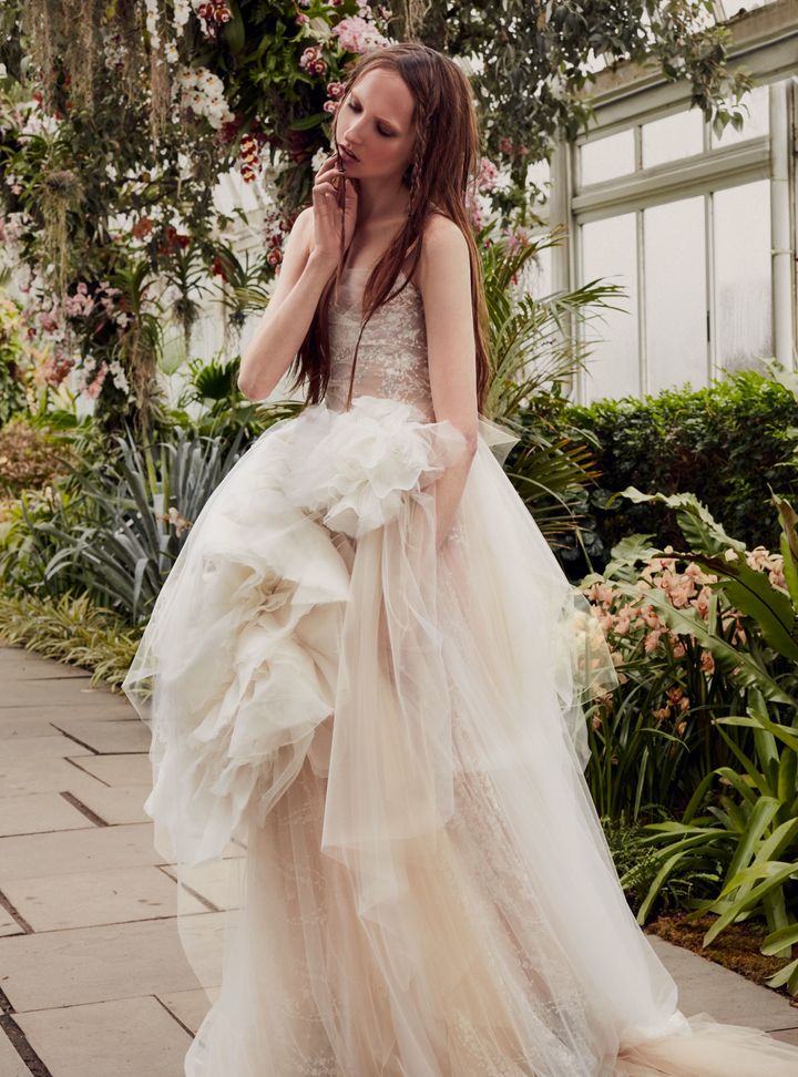 Vera Wang Asimetrik Etekli Gelinlik