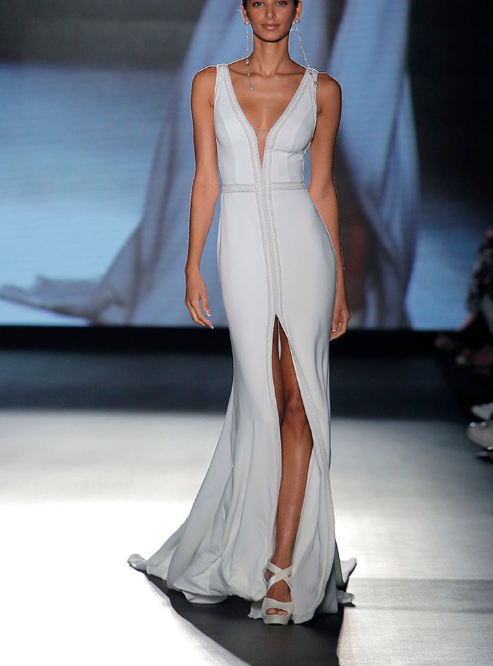 Rosa Clara Derin V Yakalı Yırtmaçlı Gelinlik