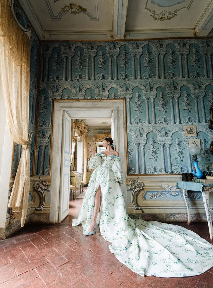 2025 Monique Lhuillier -7-25 A Kesim Düşük Omuz Gelinlik