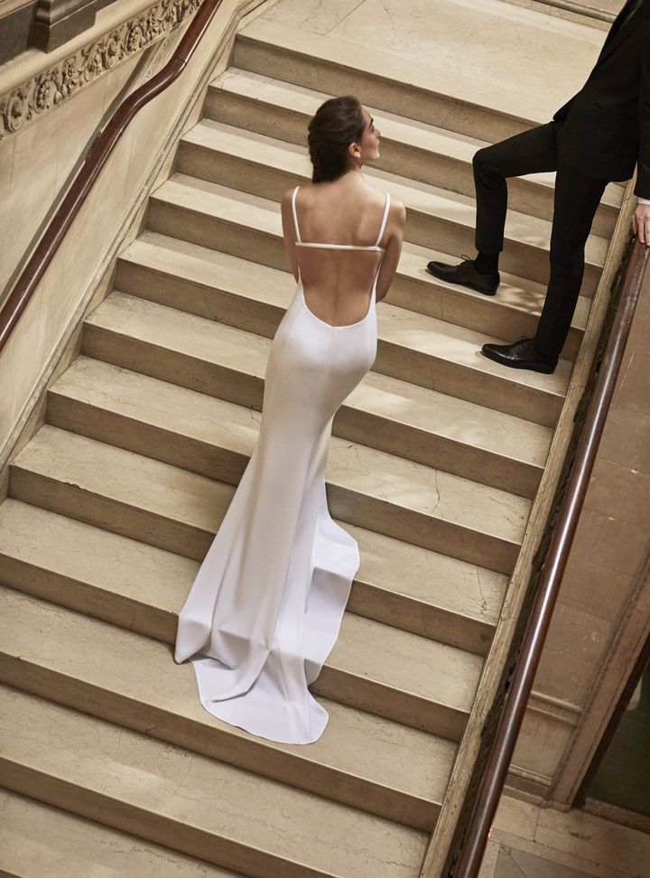Carolina Herrera Sırt Dekolteli Gelinlik Modeli