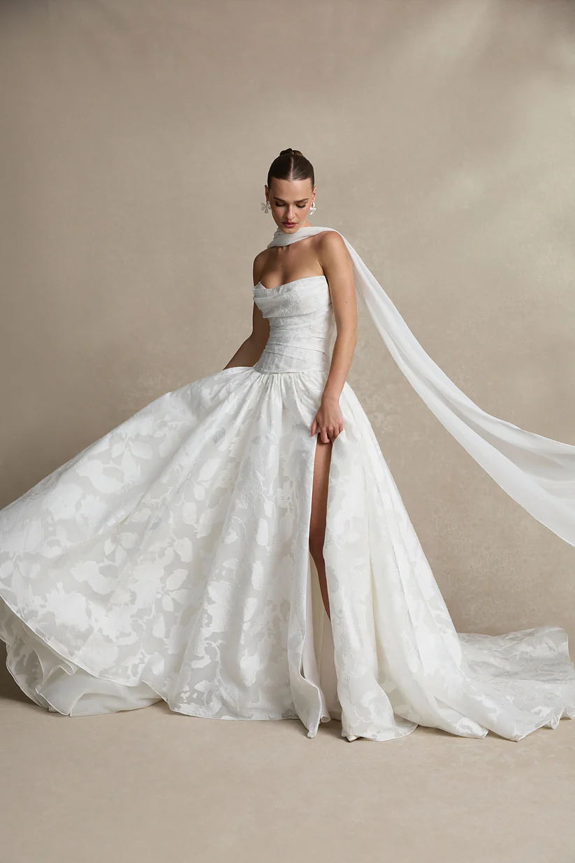 2026 La Premiere -17-26 Prenses Kesim Straplez Sırt Dekolteli Gelinlik