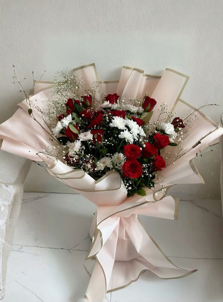Kırmızı ve Beyaz İsteme Çiçeği