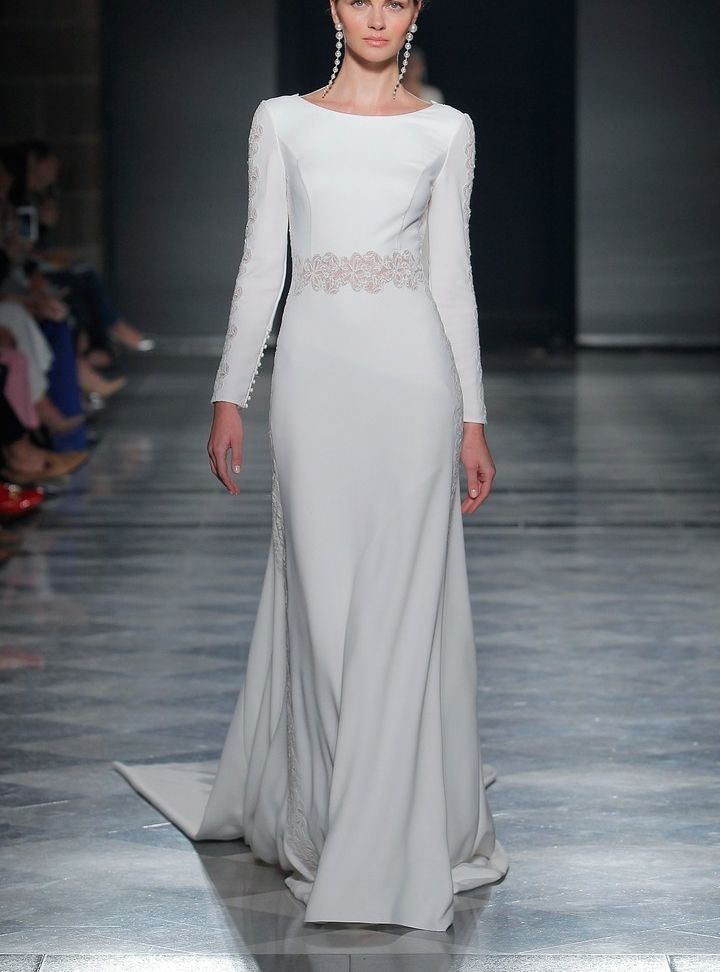 Rosa Clara Uzun Kollu Sade Gelinlik