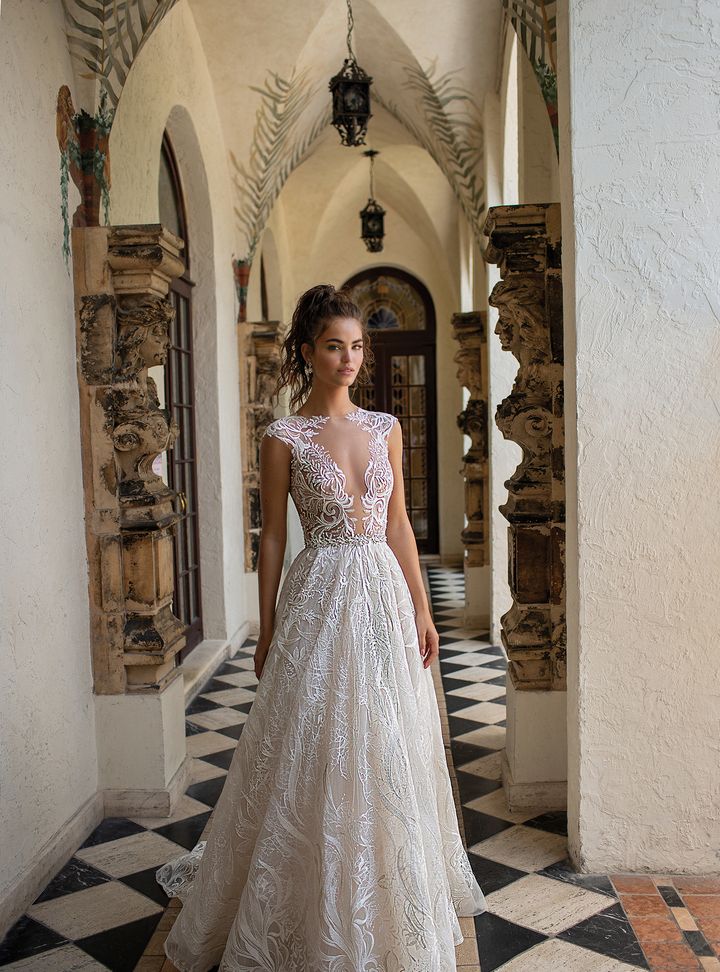 Berta Kolsuz Tül Yakalı Gelinlik