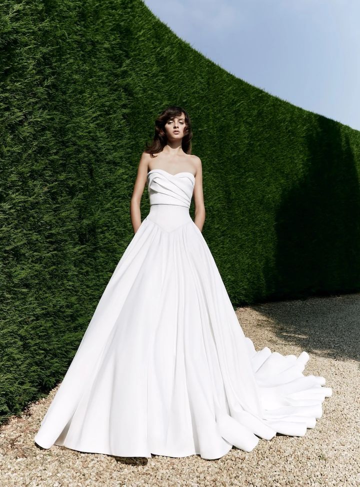 2025 Viktor & Rolf Straplez Yaka Kuyruklu Gelinlik