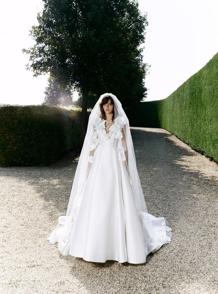 2025 Viktor & Rolf V Yaka Gelinlik