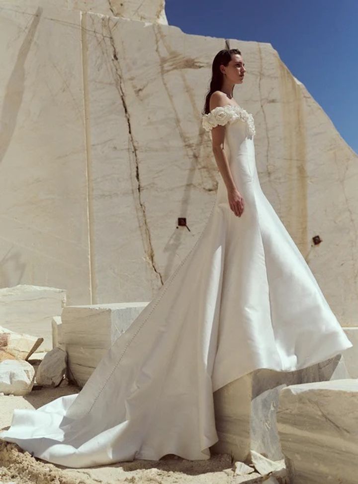 2025 Costarellos Düşük Omuz Kuyruklu Gelinlik