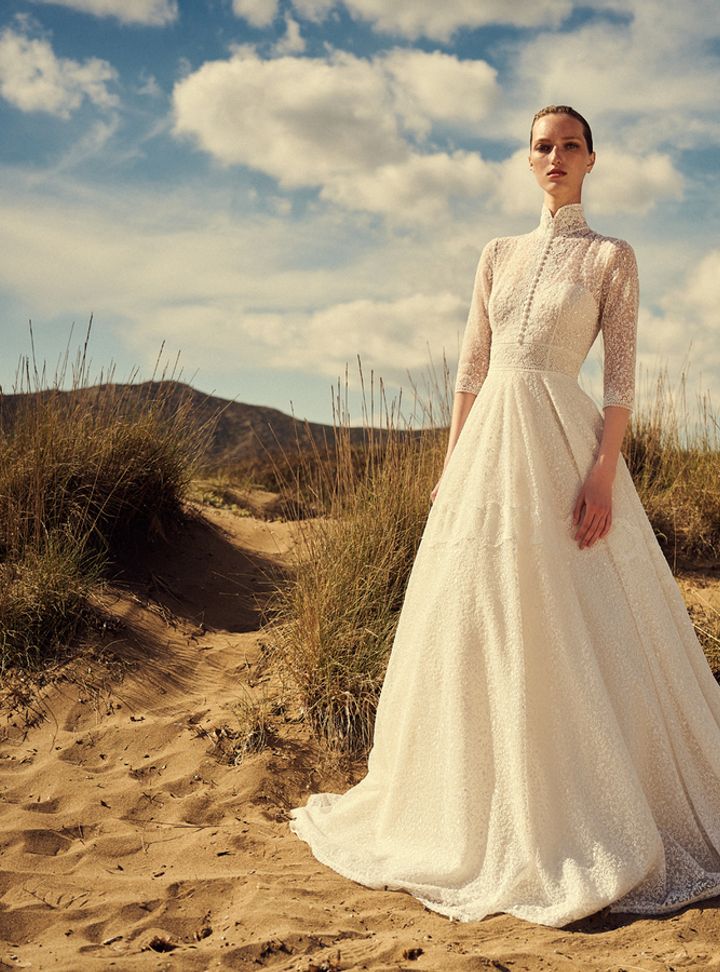 Düğmeli Gelinlik Modeli