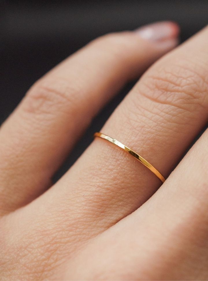 İnce Kesitli Altın Minimalist Yüzük