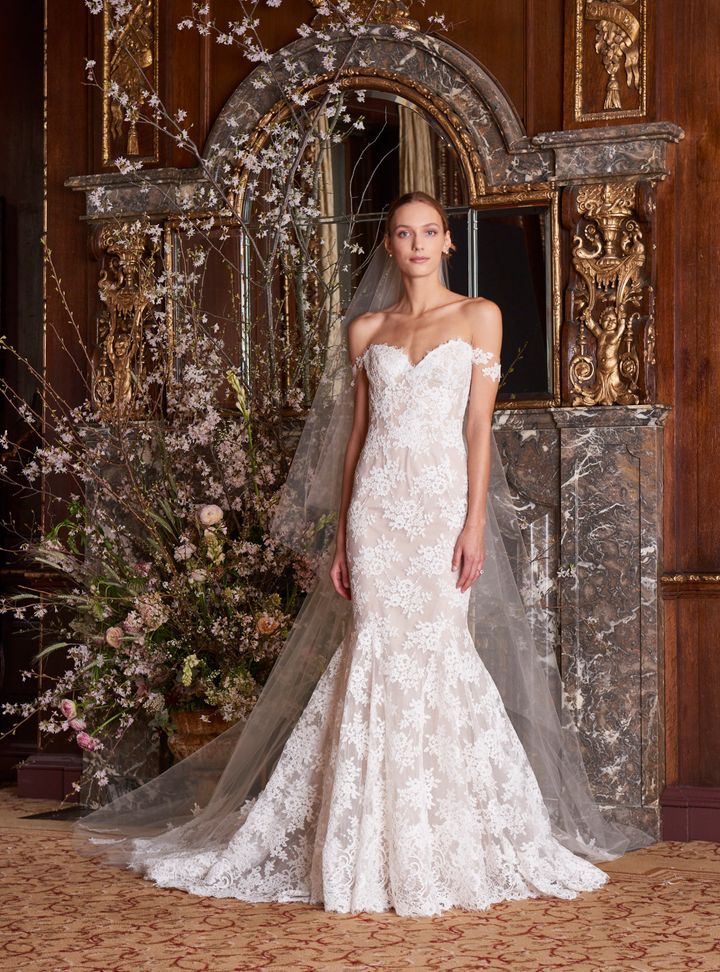 Monique Lhuillier Düşük Kollu Balık Kesim Gelinlik