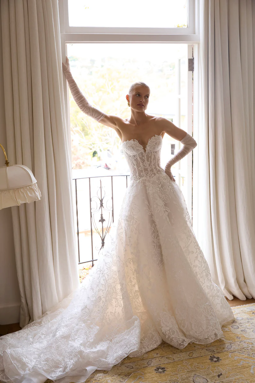 2026 La Premiere -29-26 A Kesim Straplez Sırt Dekolteli Gelinlik