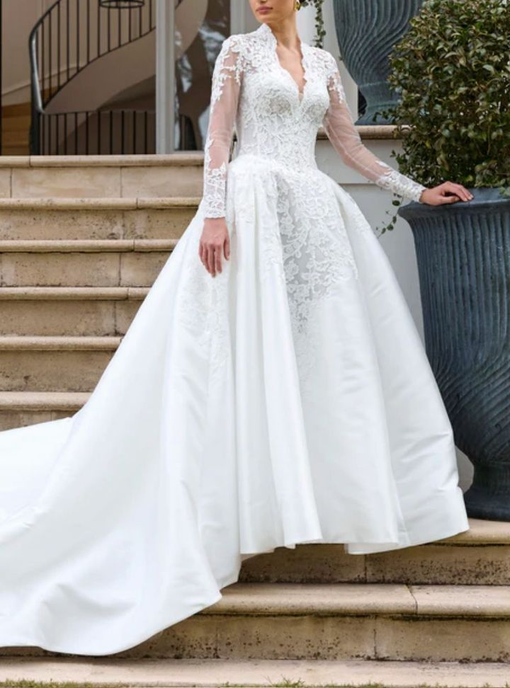 2026 La Premiere -37-26 Prenses Kesim V Yaka Göğüs Dekolteli Gelinlik