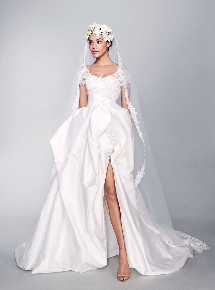 Yırtmaç Detaylı Gelinlik