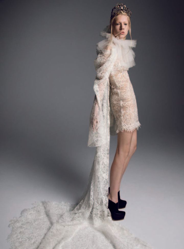 Vera Wang Kuyruklu Kısa Gelinlik