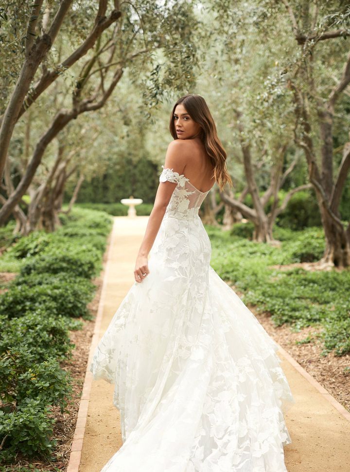 Monique Lhuillier Düşük Omuzlu Gelinlik