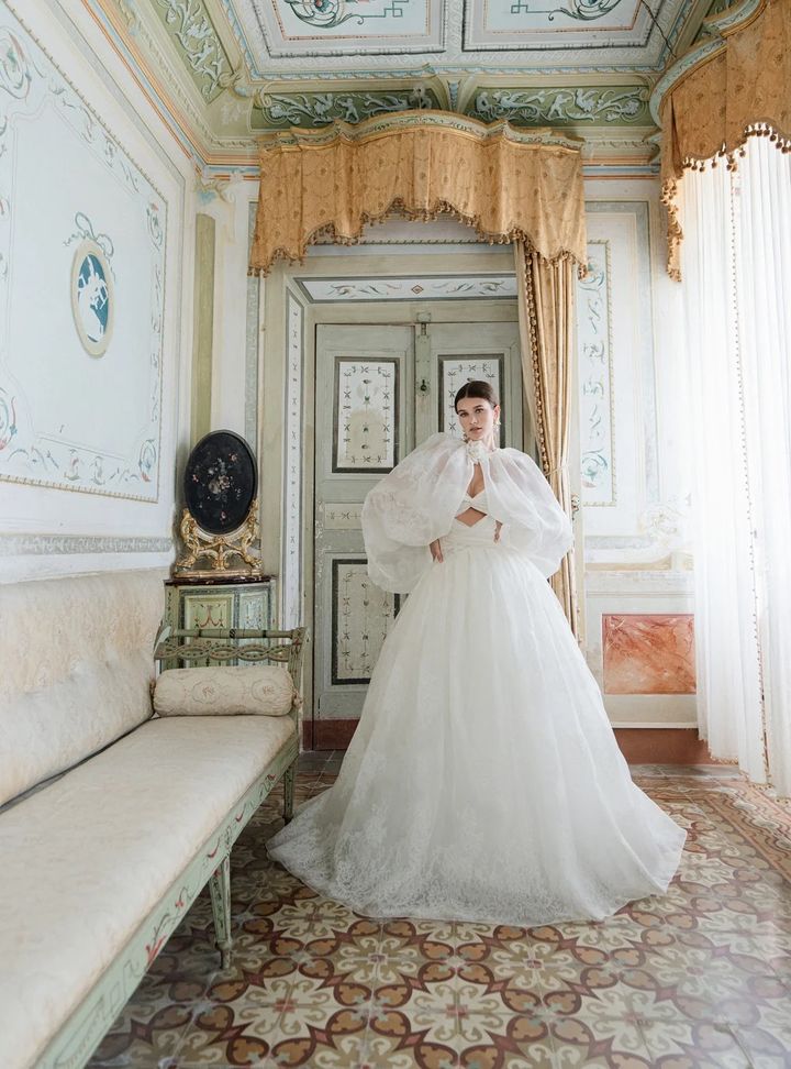 2025 Monique Lhuillier -9-25 A Kesim Halter Yaka Gelinlik