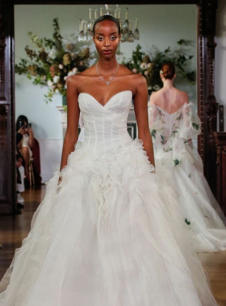 2026  Monique Lhuillier-23-26 Prenses Kesim Straplez Modern Gelinlik