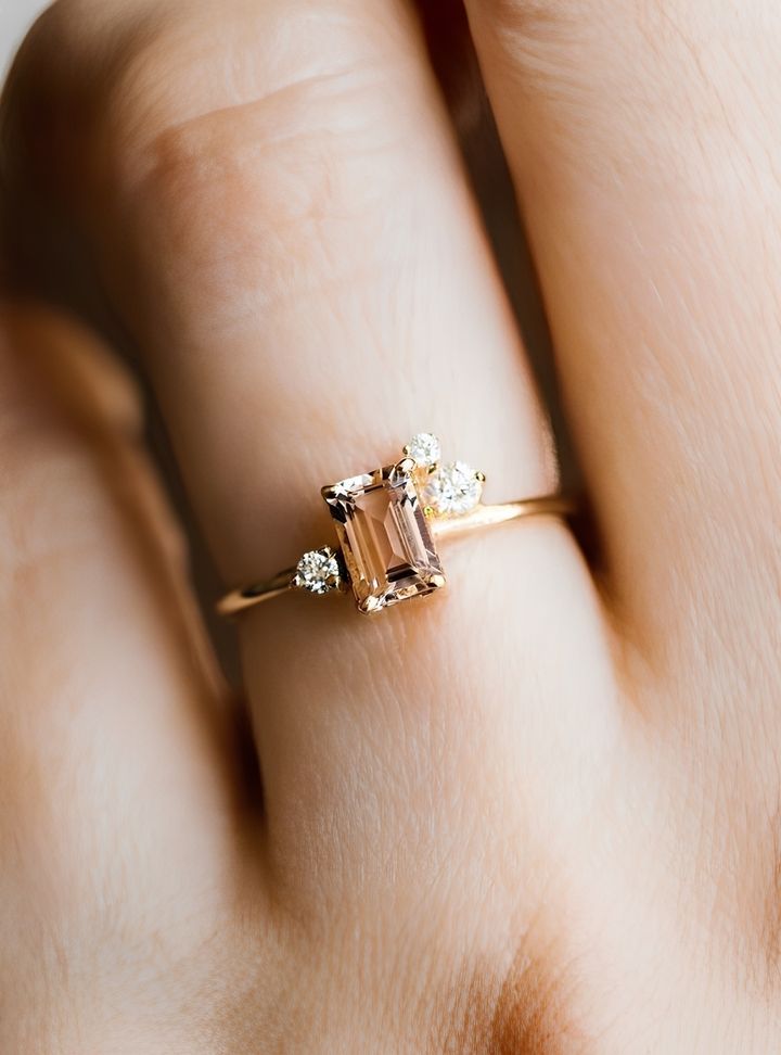 İnce Bantlı Emerald Kesim Yüzük