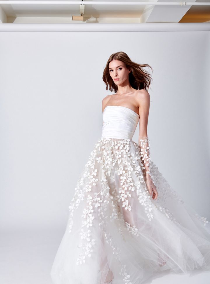 Oscar de la Renta Tül Etekli Straplez Gelinlik