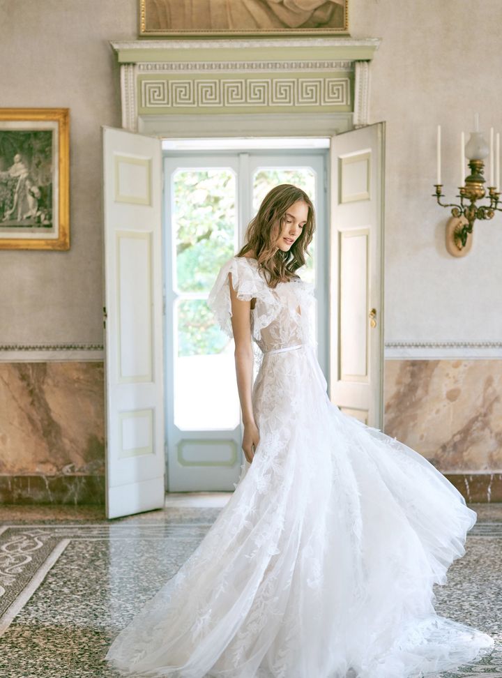 Monique Lhuillier Fırfır Detaylı Gelinlik