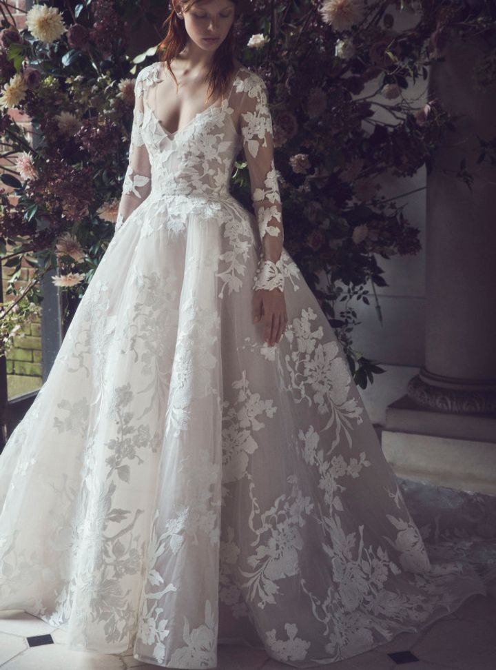 Monique Lhuillier Çiçek Aplikeli Prenses Kesim Gelinlik