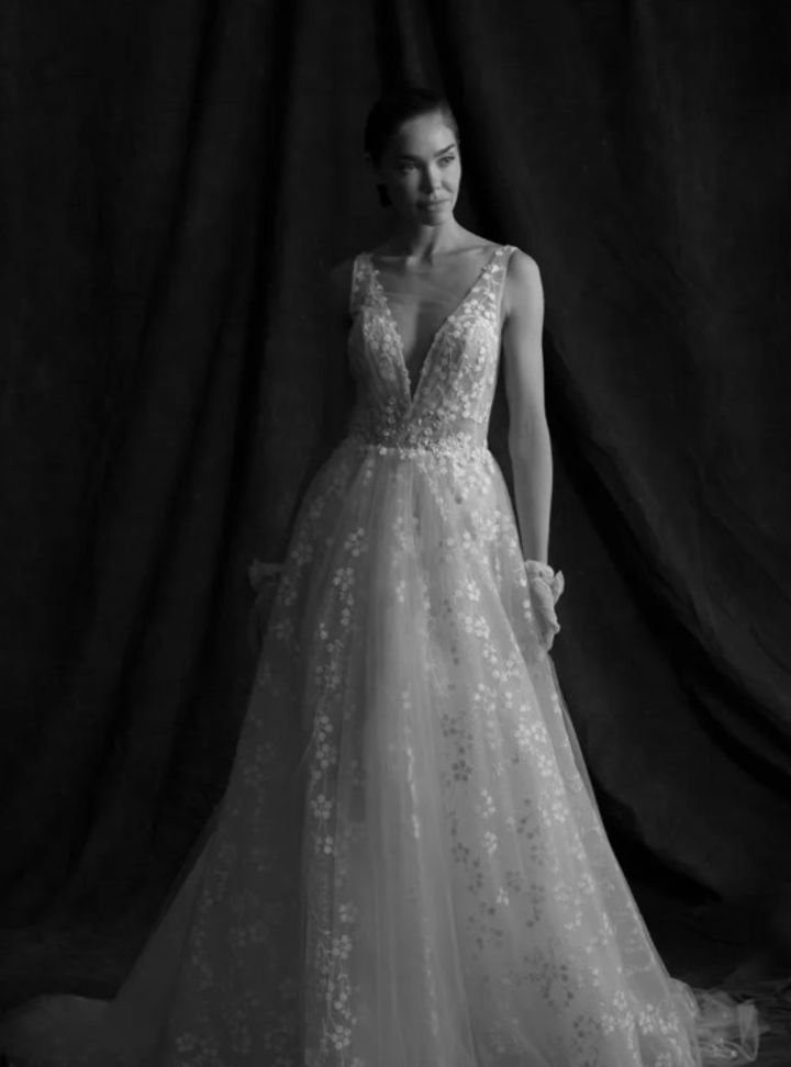 2025 Mark Ingram -17-25 A Kesim V Yaka Modern Gelinlik