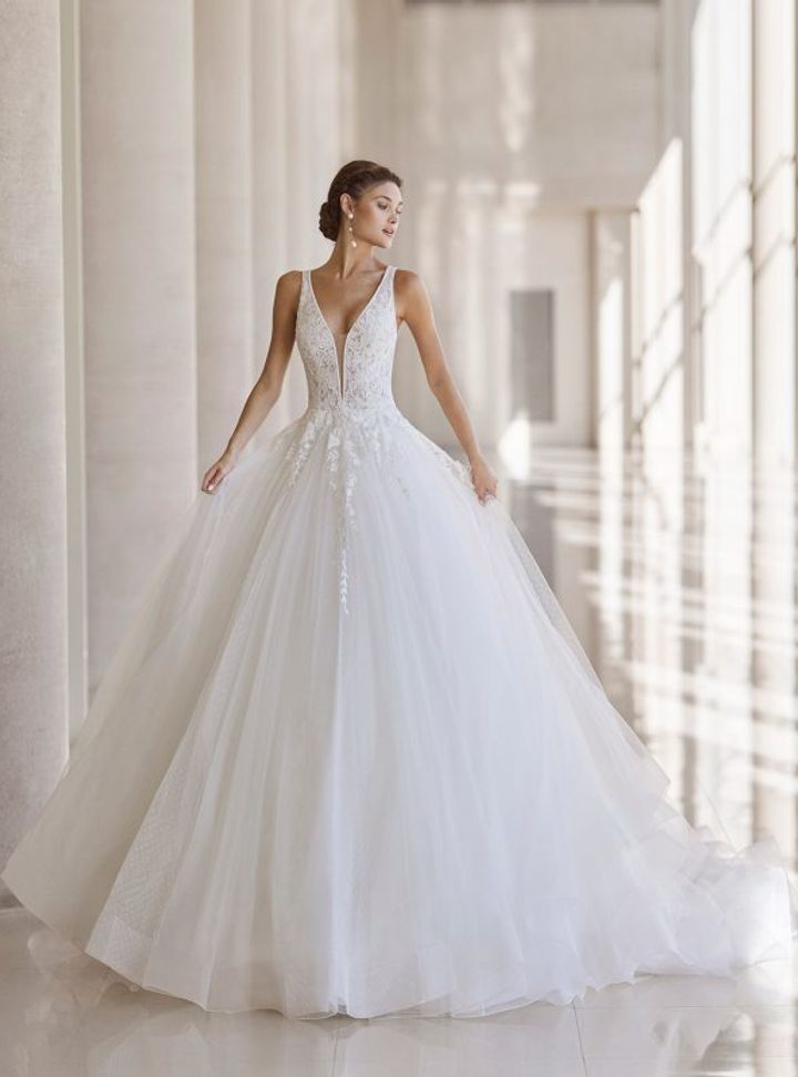 Kabarık Etekli Romantik Gelinlik