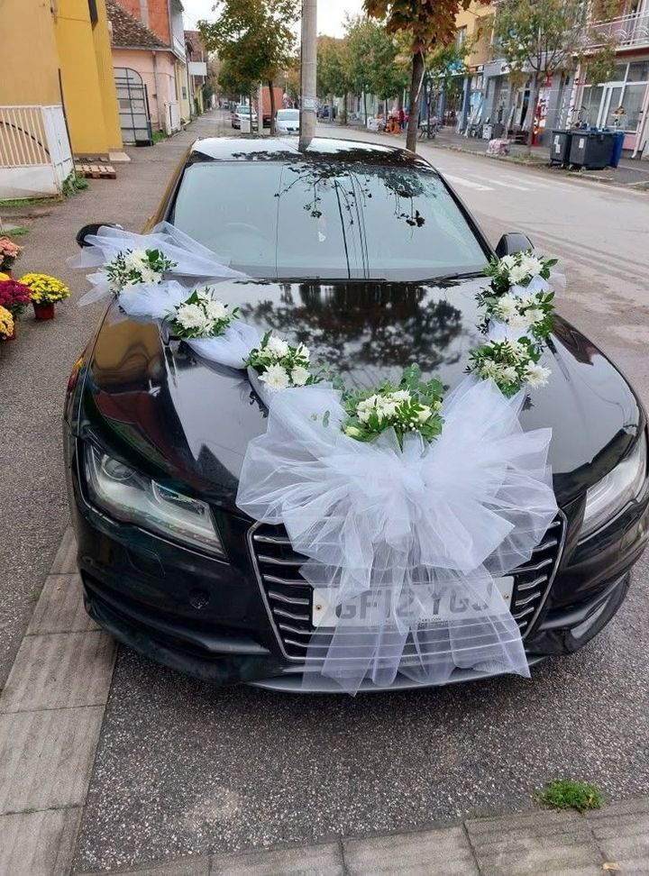 Beyaz Çiçekli Gelin Arabası Süslemesi