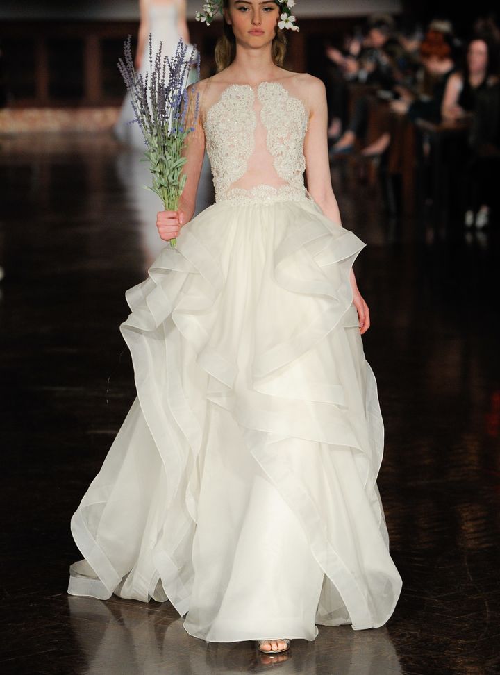 Reem Acra İllüzyon Yaka Volanlı Gelinlik Modeli