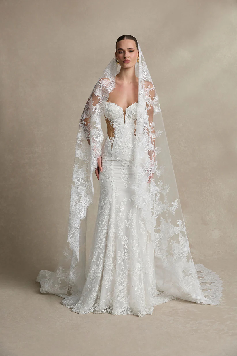 2026 La Premiere -8-26 Balık Kesim Straplez Sırt Dekolteli Gelinlik