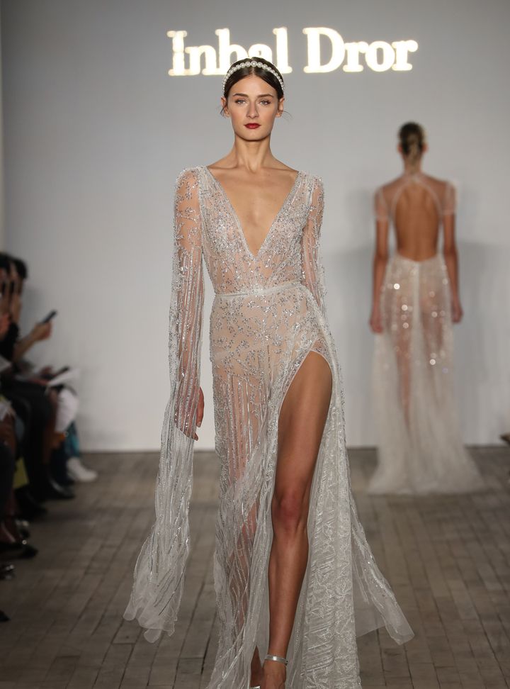 Inbal Dror Metalik İşlemeli Gelinlik Modeli