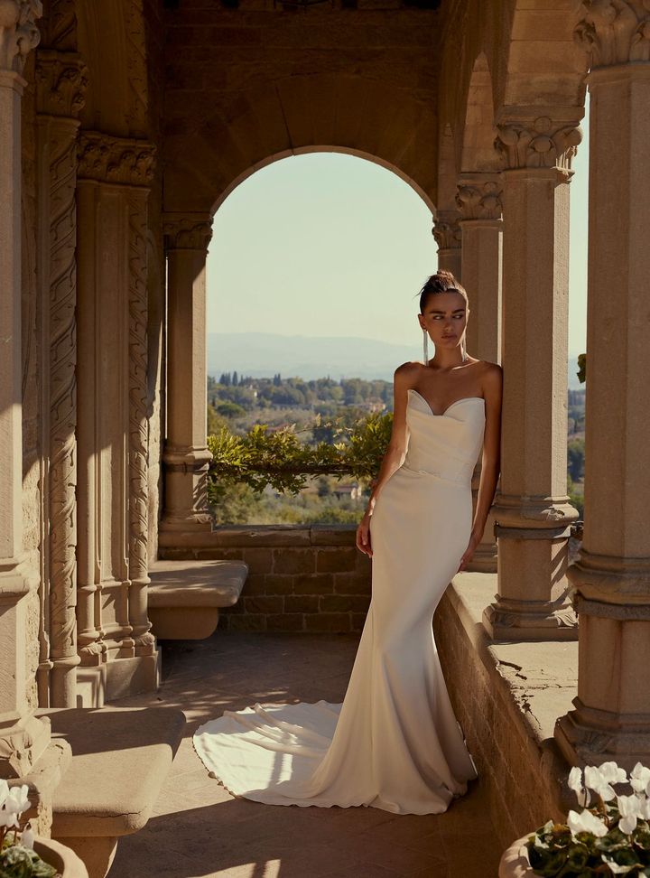 2026 Modeca Gelinlik 103-26 Balık Kesim Tarlatansız Sırt Dekolteli Gelinlik