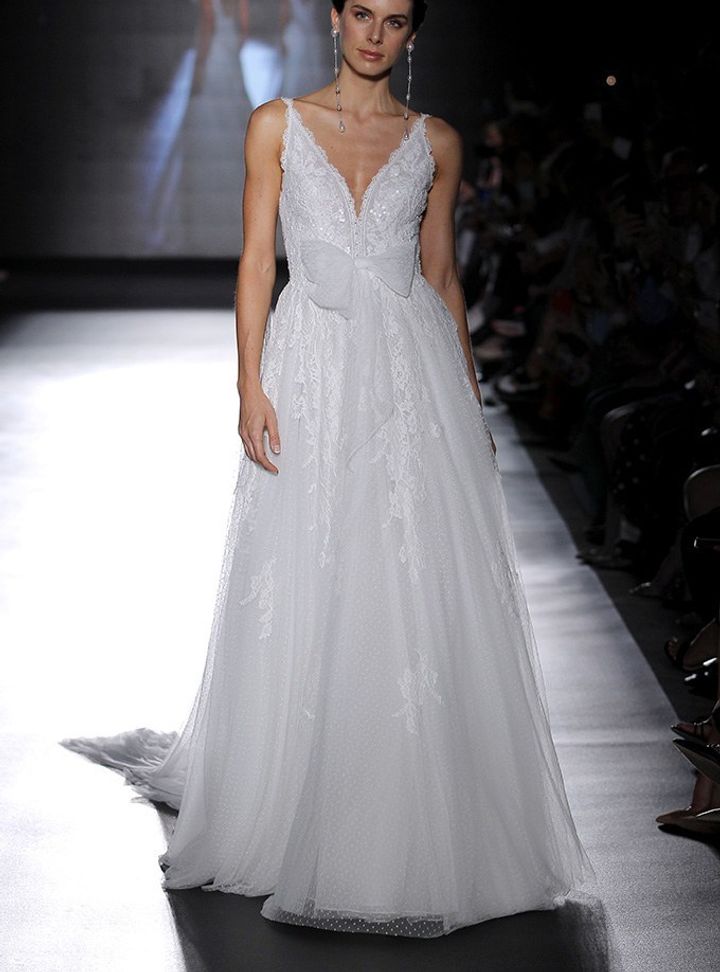 Rosa Clara İşlemeli A Kesim Gelinlik