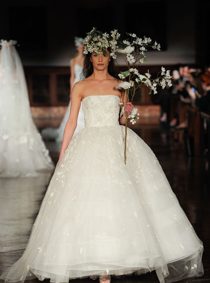 Reem Acra Straplez Yaka Prenses Kesim Gelinlik