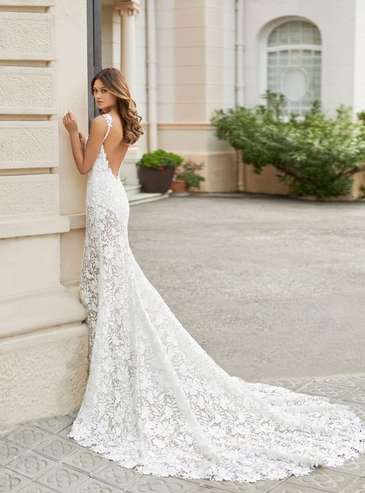 Rosa Clara Sırt Dekolteli Gelinlik