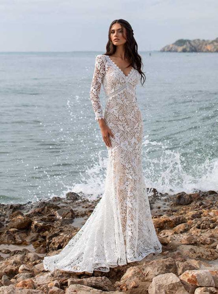 Pronovias Dantelli Gelinlik Balık Kesim V Yaka Göğüs Dekolteli Gelinlik