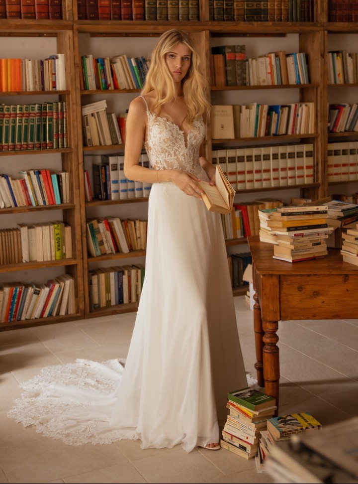 2026 Modeca Gelinlik 218-26 Bohem V Yaka Düz Kesim Gelinlik