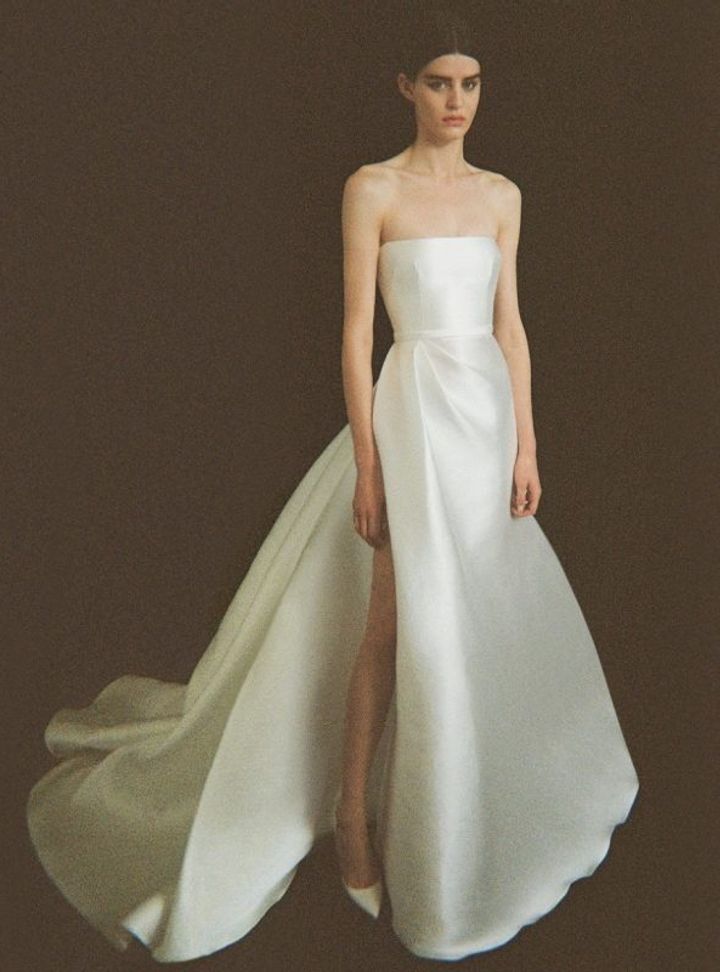 Bacak Dekolteli Gelinlik Modeli