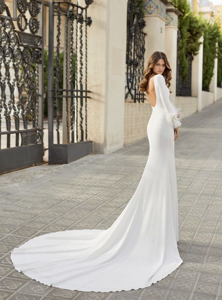 Rosa Clara Uzun Kollu Sırt Dekolteli Gelinlik