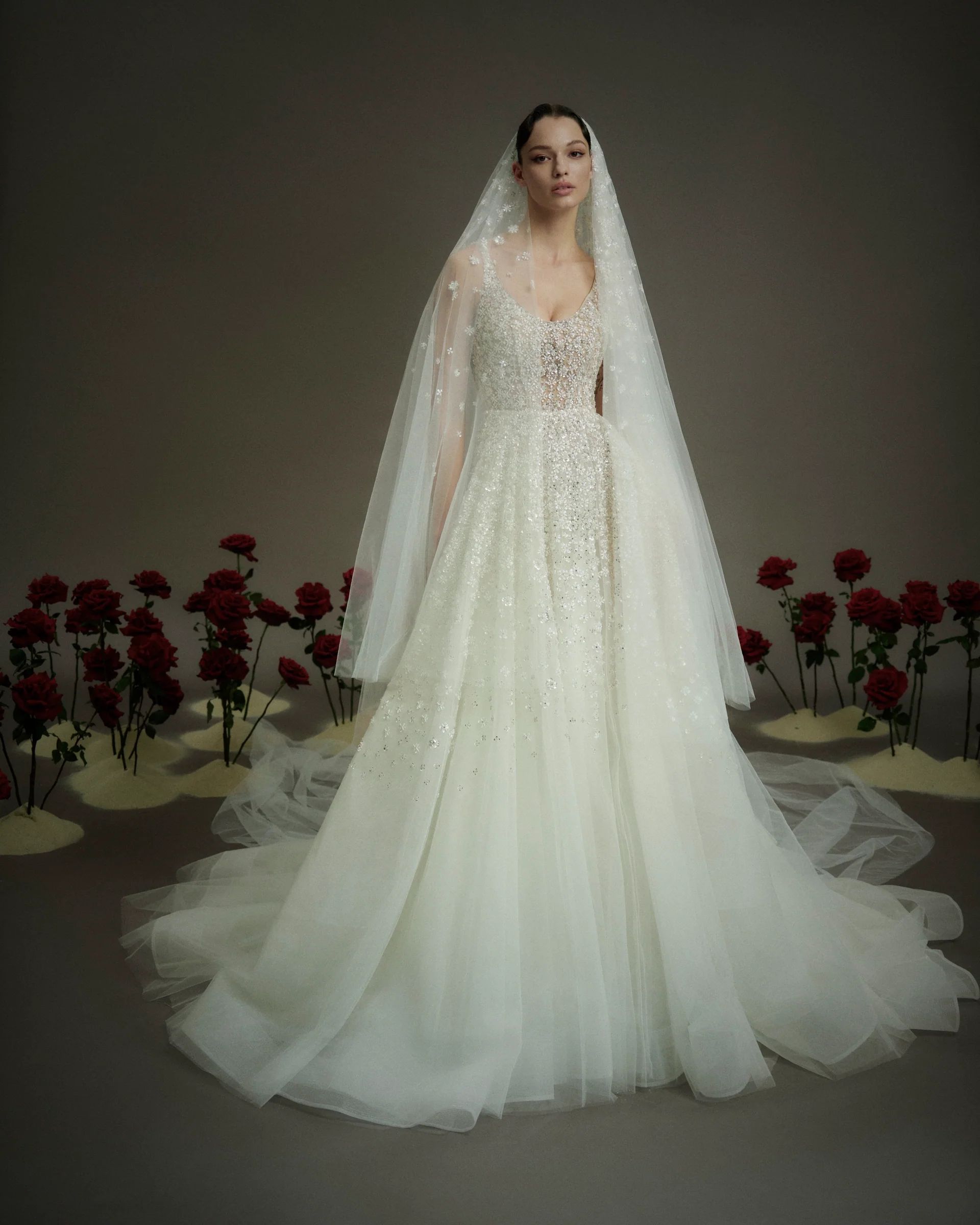 2026 Nicole + Felicia -3-26 A Kesim V Yaka Göğüs Dekolteli Gelinlik