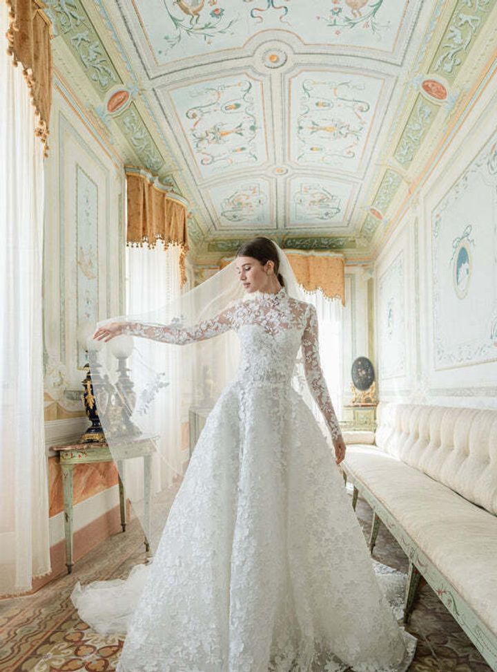 2025 Monique Lhuillier Hakim Yaka A kesim Gelinlik