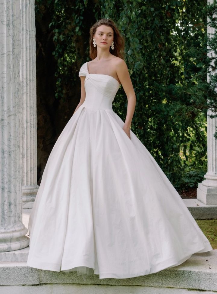 2026 Sareh Nouri-17-26 Prenses Kesim Modern Tek Omuz Gelinlik