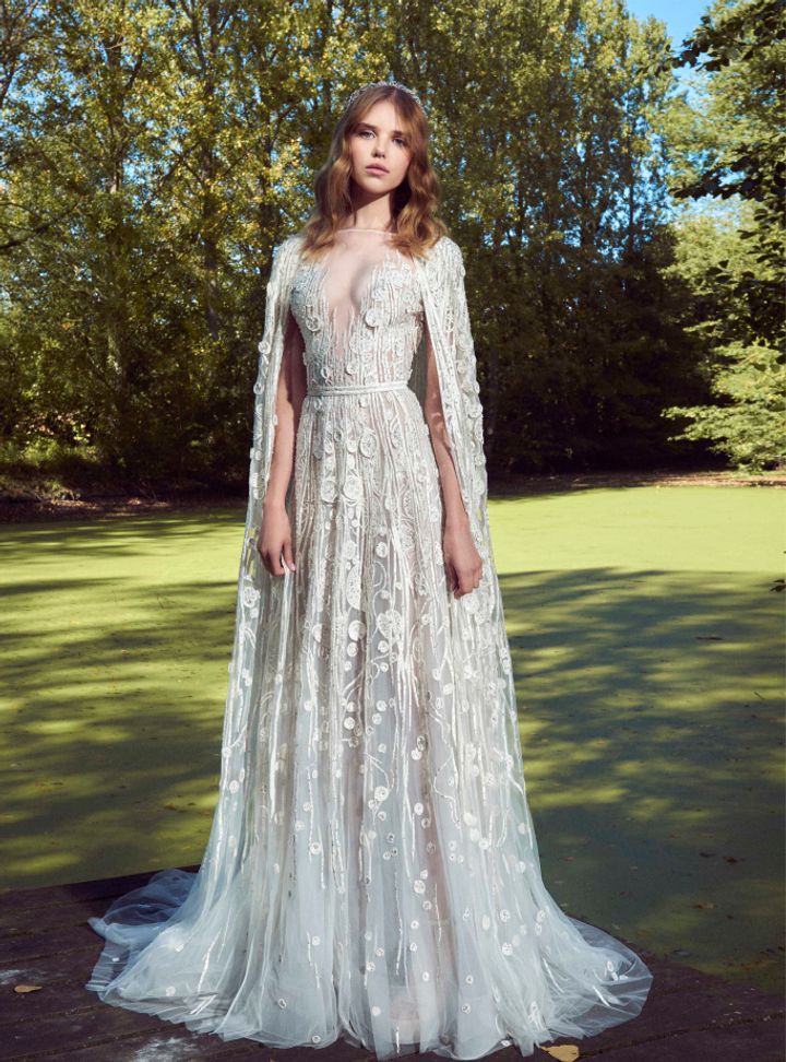 Zuhair Murad Uzun Pelerinli Gelinlik A Kesim V Yaka Göğüs Dekolteli Gelinlik
