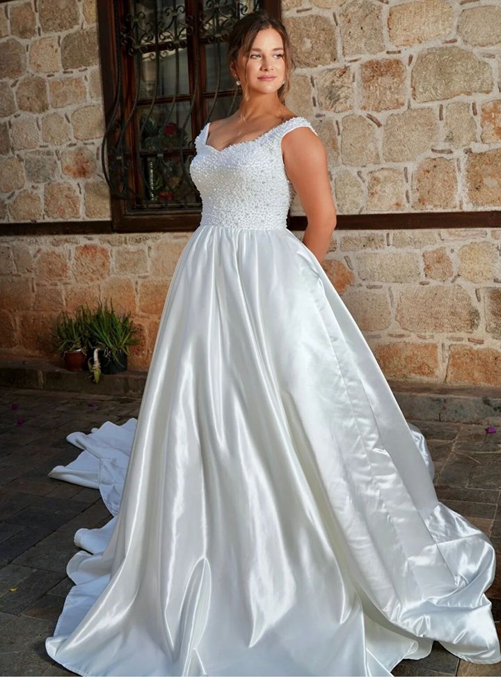 İnci İşlemeli Saten Prenses Gelinlik