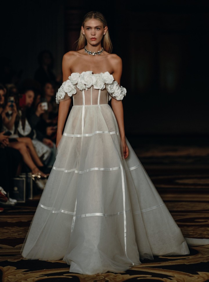 Berta -3-25 A Kesim Düşük Omuz Gelinlik